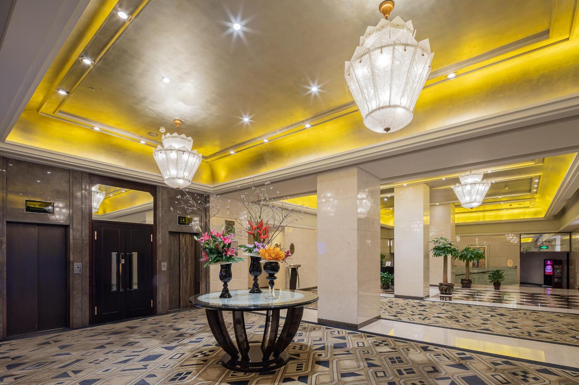 Broadway Mansions Hotel - On The Bund Shanghai Exterior photo
